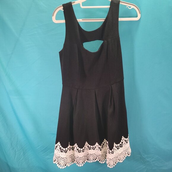 Black Sleeveless Dress With Lace Hem & Bow Back Design By Pink Owl Size S - Picture 10 of 15